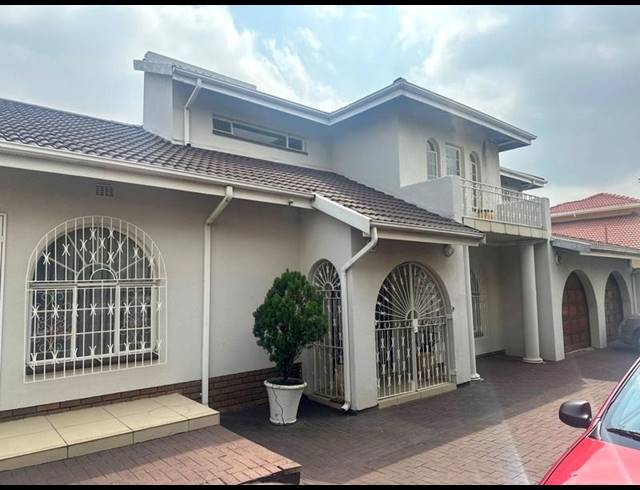 4 BEDROOM HOUSE FOR SALE IN BASSONIA